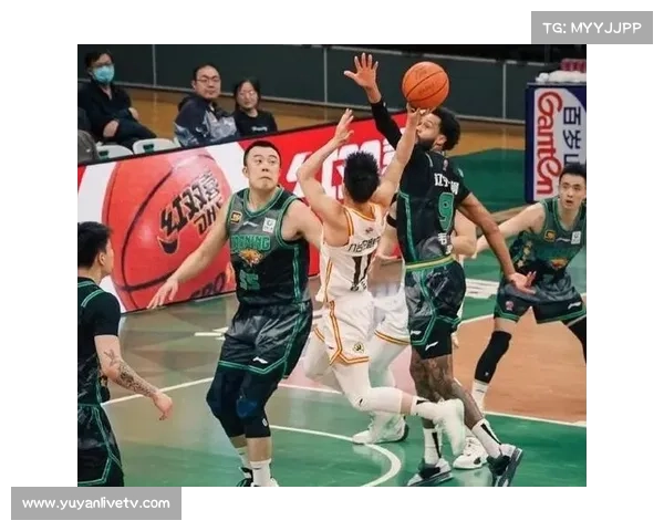 韩德君替身天赋惊艳 场均20分钟贡献20+10效率超群惜败展现潜力 韩德君替身天赋惊艳 场均20分钟贡献20+10效率超群惜败展现潜力